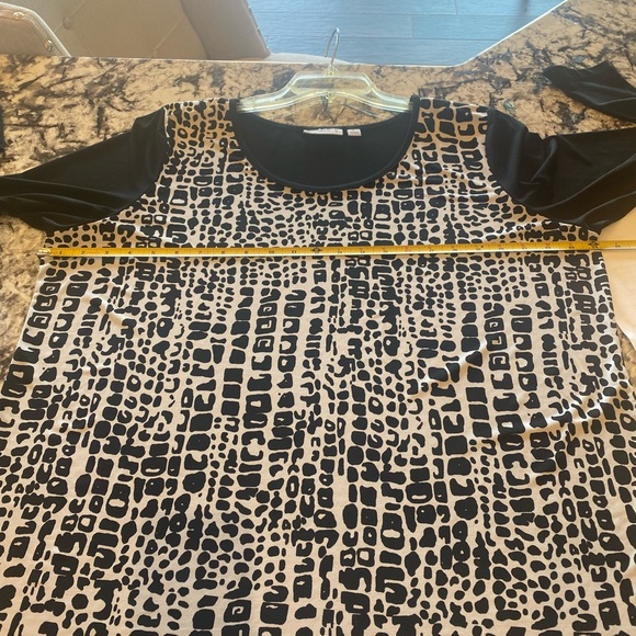 Susan Graver Front Print/Solid Back Long Sleeve - Picture 10 of 11